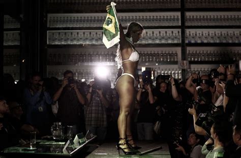 Adı brezilya cevizi, ama bildiğimiz cevizin brezilya'da yetişeni sanmayın. Bei der Wahl zur Miss BumBum in Brasilien geht es heiß zu ...