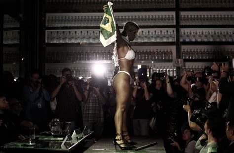 Brezilya cevizi tüm dünyaya güney amerika'dan ihraç ediliyor. Bei der Wahl zur Miss BumBum in Brasilien geht es heiß zu ...