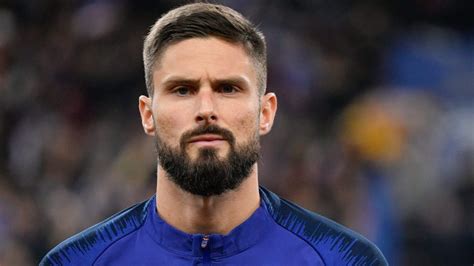 Amené à s'asseoir sur le banc après le retour de karim benzema, olivier giroud n'en reste pas moins serein au moment d'aborder sa cinquième grande compétition avec. Olivier Giroud Wiki 2021: Net Worth, Height, Weight ...