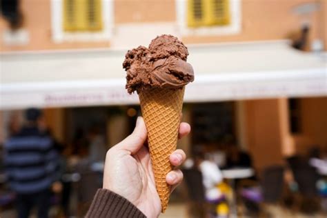 Berikut cara membuat es krim lembut manual es krim sendiri merupakan makanan beku dengan bahan dasar susu. Cara Membuat Es Krim Dari Wafer - 5 Cara Membuat Es Krim ...