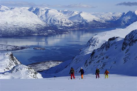 The lyngen alps and lyngenfjord area can easily keep you entertained for a week, but can also be 5. Lust for Lyngen | SKI | FRIFLYT.NO