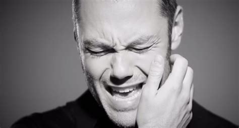 Nel giorno d'uscita del suo nuovo album il mestiere della vita, tiziano ferro è stato ospite di radio italia per un'intervista in diretta con paola funky da numeri del disco, subito al top su itunes, alla collaborazione con carmen consoli in il conforto, dalla gelosia per latina al tour insieme a radio. Sarà l'attesa del disco di Tiziano Ferro essa stessa il ...