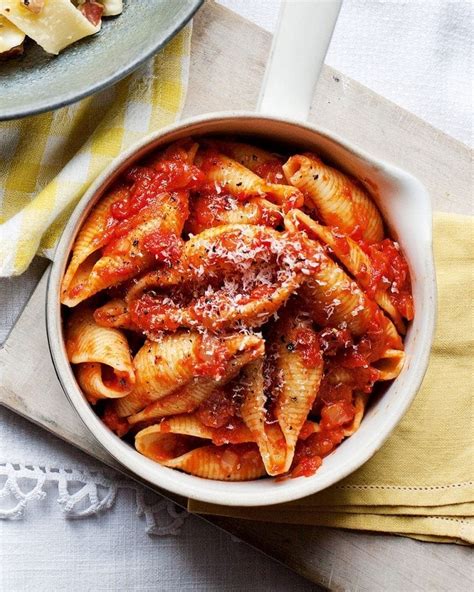 Repeat with the tomato sauce, again adding 1/2 can of water and bring the sauce to a simmer. Conchigilie pasta with rich tomato sauce recipe ...