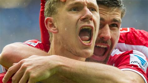 Diese seite enthält eine komplette übersicht aller absolvierten und bereits terminierten spiele sowie die saisonbilanz des vereins 1.fc k'lautern in der saison 85/86. 1. FC Kaiserslautern siegt bei 1860 München, Energie ...
