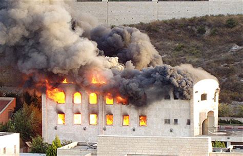 Jun 27, 2021 · שריפה פרצה בבית פרטי ברחוב גזית בראש העין. מודיעין: בית הכנסת עלה בלהבות