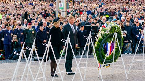 Dodenherdenking 2020 was er een waarbij het kippenvel nog iets heviger was dan gewoonlijk. Dutch Word of the Month January: Herdenking | Dutch ...