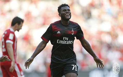 Met nieuws, foto's, carrière en statistieken. Kessié visszautasította a Wolves ajánlatát - AC Milan Club ...