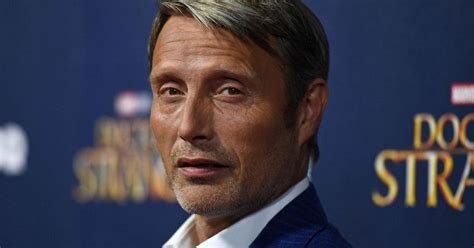 He was born in østerbro, copenhagen, to bente christiansen, a nurse, and henning mikkelsen, a banker. Animais Fantásticos 3: Mads Mikkelsen é confirmado como Grindelwald - AjinFlix/Fm