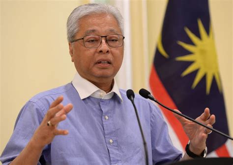 Dato' sri ismail sabri bin yaakob (lahir 18 januari 1960) merupakan ahli parlimen bera dari umno, barisan nasional dan kini menyandang jawatan sebagai menteri pertahanan bermula pada 10 mac 2020. Senior Minister urges Malaysians to be calm over Rohingya ...