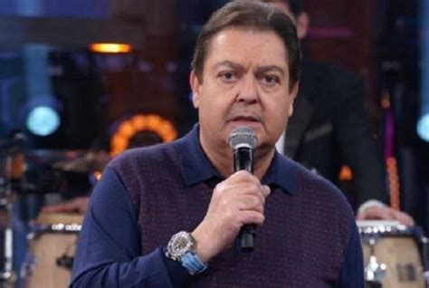 Domingão do faustão (literally big fausto's big sunday) is a brazilian tv show aired every sunday since 1989. Faustão critica Bolsonaro ao vivo no 'Domingão' O Dia ...