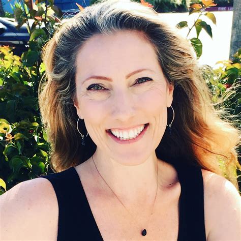 Realtor Raschel Sells San Diego DRE 01242504 NMLS 341660 | Carlsbad CA