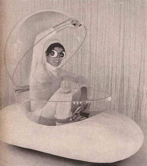 A quoi sert un épouvantail ? Coqueline Courreges' Electric Bubble 1969 (With images ...