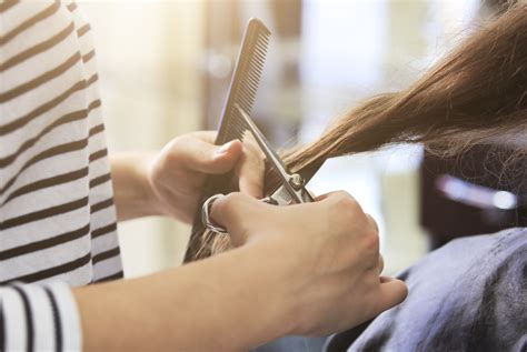 Cette formation atteste que vous possédez les connaissances et les techniques requises pour exercer le métier de. Comment créer son activité de coiffure à domicile