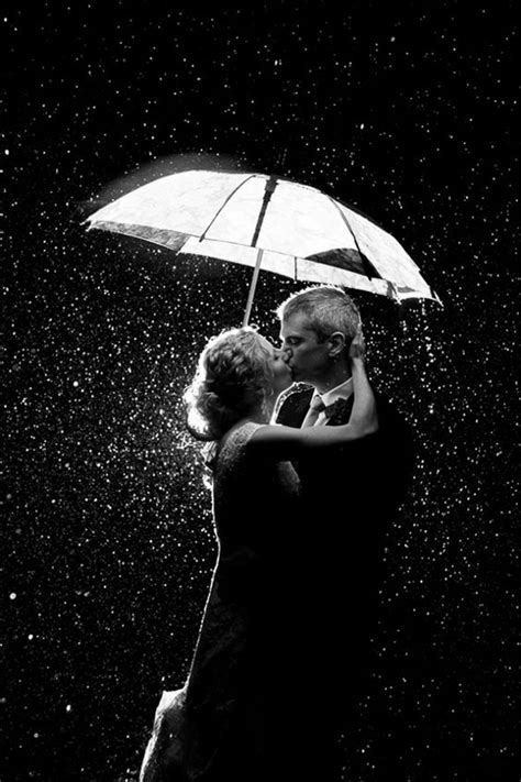 Mar 30, 2019 · skipping the blooms and going black and white with only greenery decor will refresh the color scheme a lot and give your tablescape a minimalist look. Cute Romantic Couples Black And White Photography In Rain ...