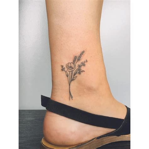 Tatouage bouquet coquelicot / 30 inspirations de tatouages pour le printemps : Z A Y A sur Instagram: "Sweet little Bouquet de Coquelicots, des Myosotis et de Blé, et j'ai une ...