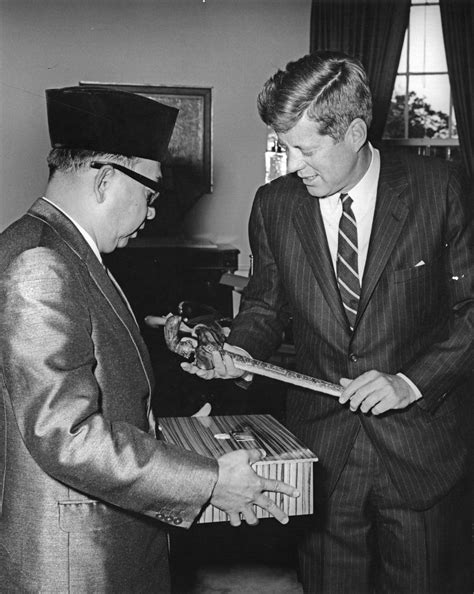 Smk jengka pusat 26400 bandar tun abd razak jengka (sekolah kluster kecemerlangan kpm). AR7844-C. President John F. Kennedy with Deputy Prime ...