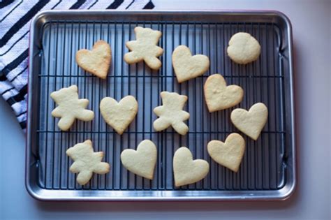 Biscotti fatti in casa, una colazione o una merenda sana e gustosa da preparare in casa con le ricette di paneangeli. Come fare i biscotti al forno con la ricetta semplice