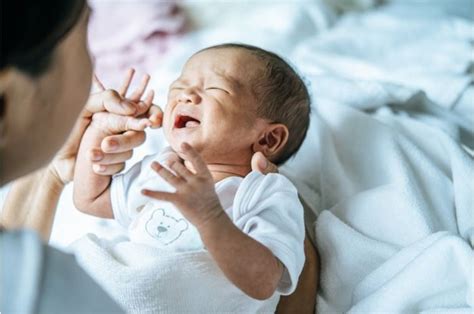 Ada beberapa penyimpangan dalam otak yang dapat disebabkan oleh penyakit dengan mikroorganisme atau dengan pengaturan aliran cairan pikiran marah. Cegah Kelainan Jantung Bawaan pada Bayi, Ibu Hamil Harus ...