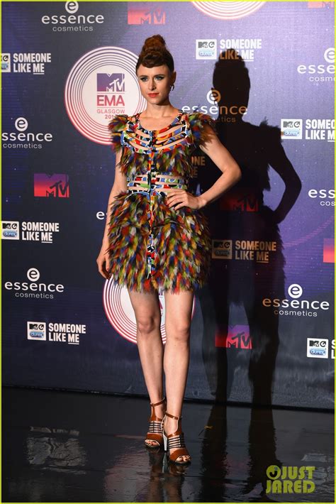 Kieza artista revelação no estilo da kizomba/zouk. Kiesza Sure Is Not Hiding Away at the MTV EMAs 2014: Photo ...