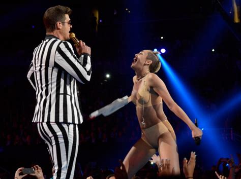 Robin thicke features them in his new video (and in 3. SHE WASN'T TWERKING! Miley Cyrus Gives a Standing Bump n ...