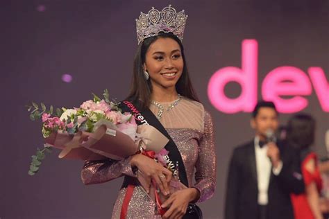 18 tahun itu berjaya menewaskan empat finalis lain iaitu affie rania anna jobling tia sarah dan sherin amiri di episod akhir pencarian dewi remaja 2018 2019. Shaza Bae Juara! Ini Keputusan Penuh Dewi Remaja Akhir ...