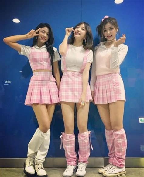 See more of 周子瑜 tzuyu 쯔위 on facebook. 周子瑜「小腿激粗」是致命傷？ 網公反嗆：你17歲長什麼鳥樣 | 轉轉小宇宙 | 鍵盤大檸檬 | ETtoday新聞雲