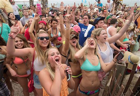 Women from repressive societies go wild. Mistervoyage.com : Spring Break
