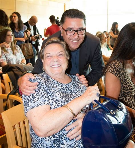 Neste fim de tarde, a apresentadora contou com a presença do marido, joaquim barata correia, economista, que foi o seu principal suporte ao longo da fase mais delicada da sua gravidez. Lançamento do primeiro livro de Ana Marques - MoveNotícias