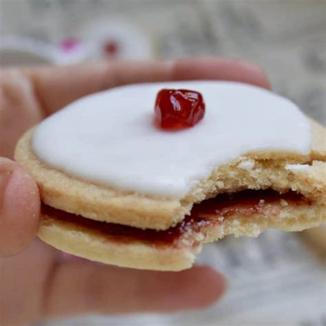 Twelve days of cookies and treats perfect to share with friends and family or for a delicious holiday table of your own. Scottish Christmas Cookies - Scottish Shortbread Cookies ...