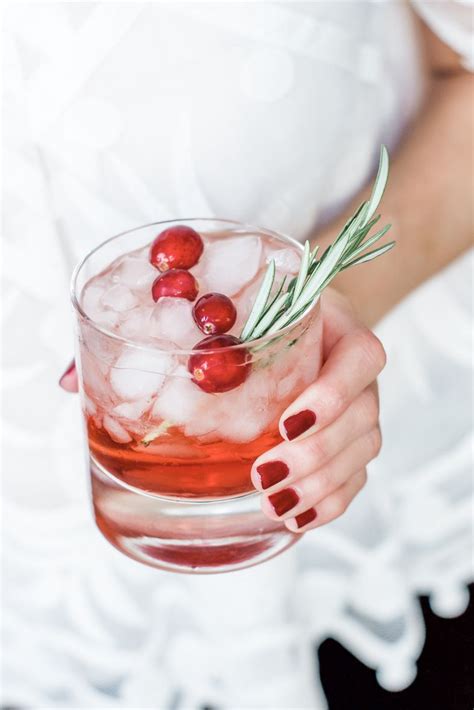 Kaya gini (kejadian pemadaman masal) nih kemungkinan kena semua. Christmas Bourbon Cocktail : Christmas Cranberry Bourbon ...