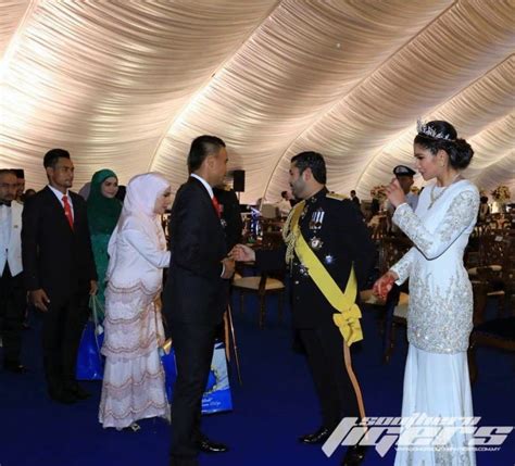 For more information and source, see on this link : Sekitar Istiadat Persandingan TMJ & Che Puan Khaleeda ...