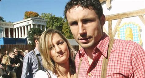 Wikipedia is een online encyclopedie die ernaar streeft inhoud te bieden die vrij herbruikbaar, objectief en verifieerbaar is. Andra van Bommel vrouw Mark van Bommel - Spelersvrouw.nl
