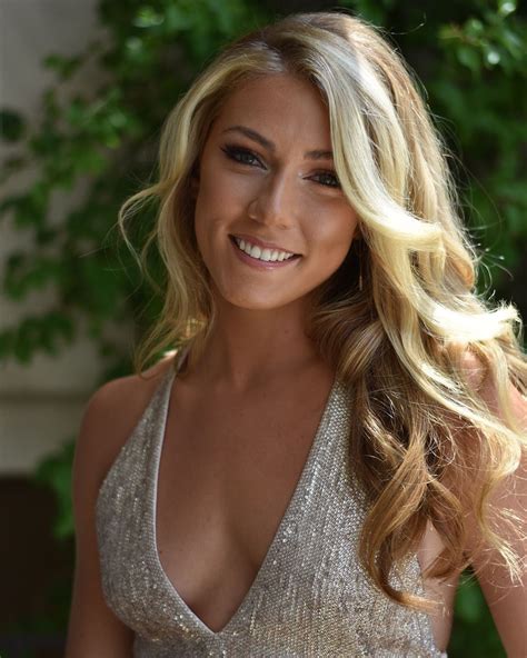 Mikaela shiffrin won a gold medal in slalom at the 2014 sochi olympics at age 18. Mikaela Shiffrin : gentlemanboners