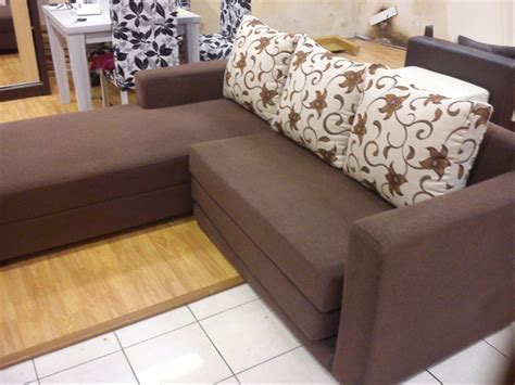 Penempatan sofa minimalis ini tidaklah selalu harus menempel pada bagian dinding. Jual sofa L bed minimalis di lapak Mas maman soeparmanyah