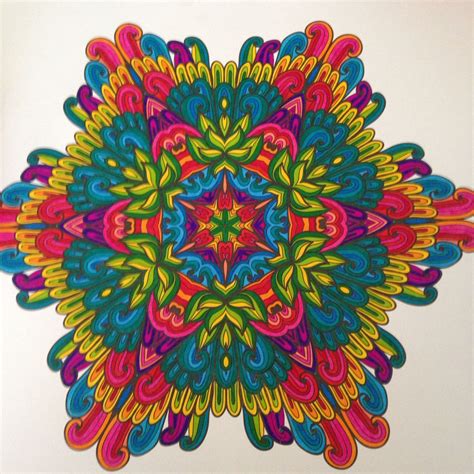 Wie kent mandala kleuren voor volwassenen niet. Mandala kleuren voor volwassenen | Mandala, Kleuren