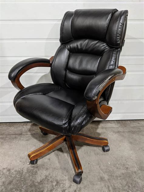 It's quite plush compared to my traditional broyhill office chair at my other desk. Broyhill Black Leather Rolling Office Chair | Madison ...
