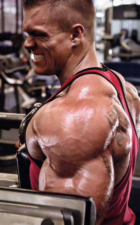 Geleceğin mr olimpia'sı aşırı güçlü ve hacimli bodybuilder. Bodyspace Junction: Dallas McCarver