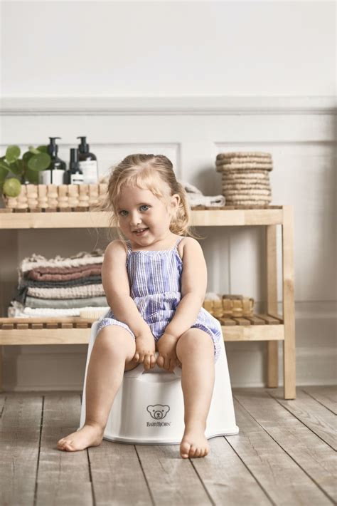 Comfortable potty chair with a backrest | BABYBJÖRN