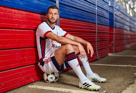 Le scarpe di messi, bale o luis suárez in tutte le gamme. adidas x Cagliari Calcio - Partnership launch WAS on Behance