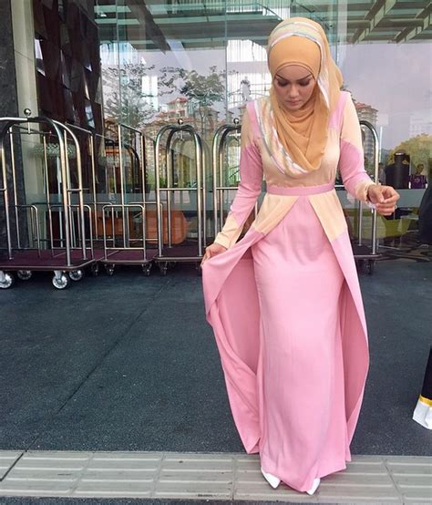 Uqasha senrose is an actress, known for bencinta (2013), paku pontianak (2013) and hantu kak limah (2018). 5 Gambar Selfie Peribadi Uqasha Senrose Yang Sangat Cantik ...