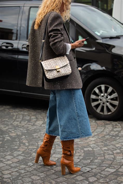 Craquez pour l'un de nos nombreux modèles de culottes fille aux motifs imprimés originaux. Tendance mode : la jupe-culotte est la pièce phare de l ...