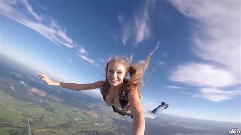 On considère souvent le france comme le berceau du libertinage. UNE BLONDE QUI FAIT UNJOLI SAUT EN PARACHUTE - YouTube