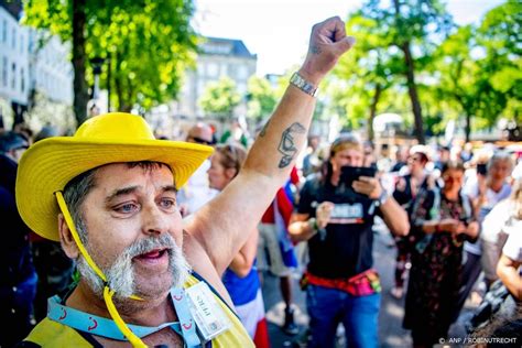 Viruswaanzin gaat zaterdag demonstreren op Malieveld - Wel.nl