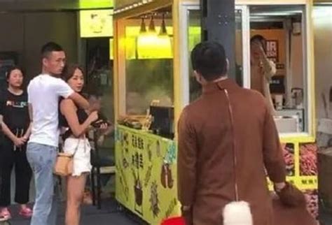 It looks like this is the guy's girlfriend because in the next few photos, he looks really heartbroken as he starts tearing up. Man Travels 2,400km & Wears Bear Costume to Surprise GF ...