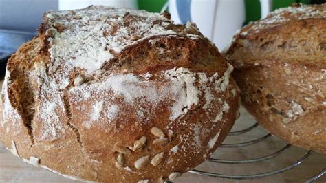 Eau, sel, huile d&#039;olive, farine puis levure. Le secret du pain maison - Les p'tits gourmands