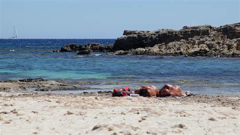 Inhabitants of lannion are called lannionnais in french. Naakt- en naturistenstranden in Frankrijk - Puur Naturisme ...