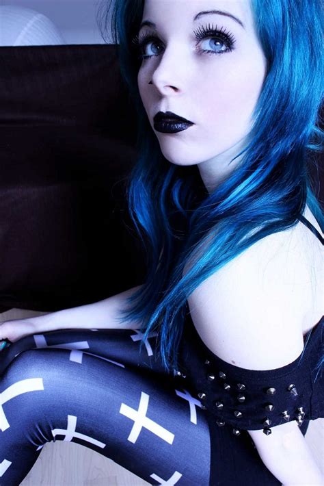 On fuckyeahbluehair and girls with blue hair there are hundreds of girls, several of whom almost smile. ira, vampira, emo, girl, scene, queen, make up, hair ...