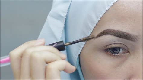 Pastikan anda miliki peralatan yang lengkap seperti celak kening dan juga maskara kening. EYEBROW TUTORIAL - Teknik melukis & aplikasi maskara ...