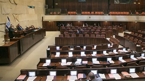60 חכים תמכו בהשבעת הממשלה, 59 הצביעו נגד ואחד נמנע. הכנסת התפזרה והשאירה בסימן שאלה מאות חוקים