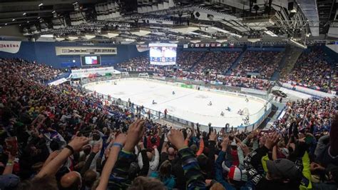 Dříve používaný název sledge hokej se změnil na para hokej po sjednocení všech paralympijských sportů v roce 2018? 8 462 diváků aneb rekordní Ostrava! Na para hokeji nebylo ...